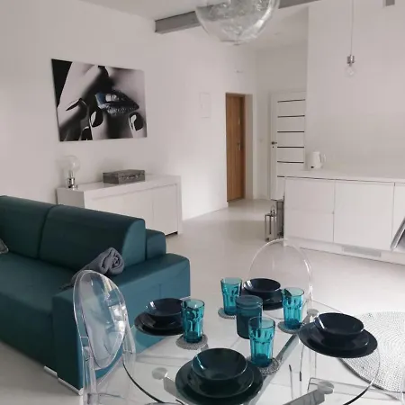 Przytulny Apartament Z Kominkiem Przy Jeziorze Borne Sulinowo Exterior photo