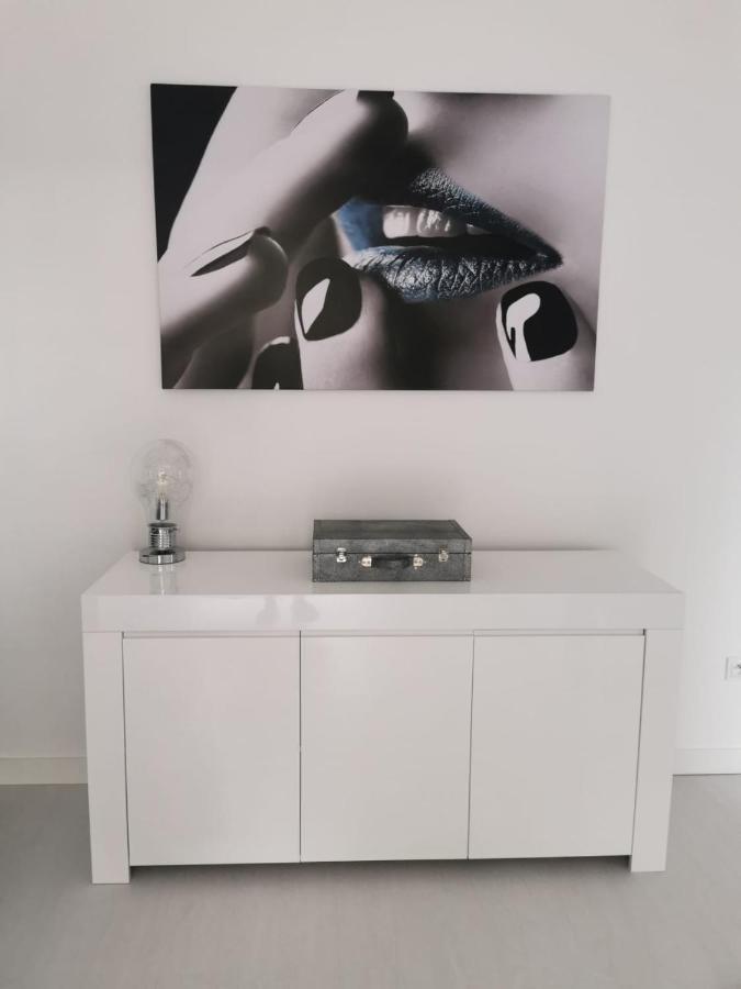 Przytulny Z Kominkiem Przy Jeziorze Apartment *