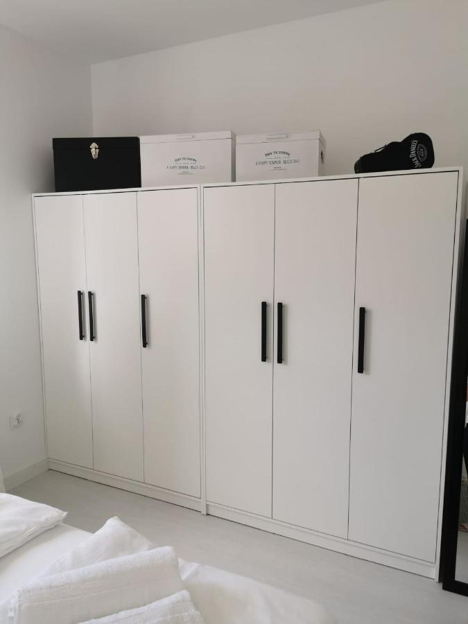 Przytulny Z Kominkiem Przy Jeziorze Apartment *