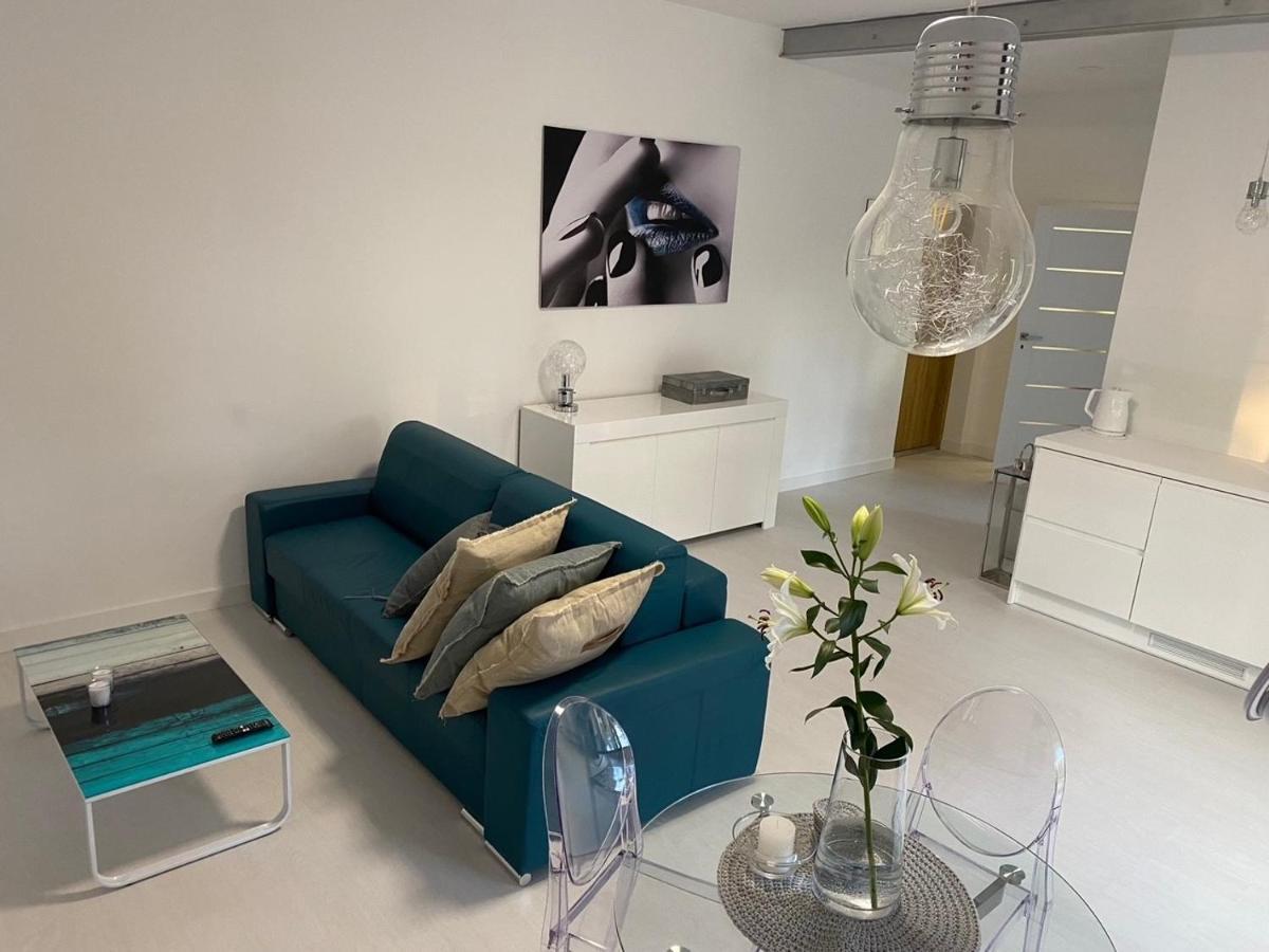 Przytulny Z Kominkiem Przy Jeziorze Apartment *