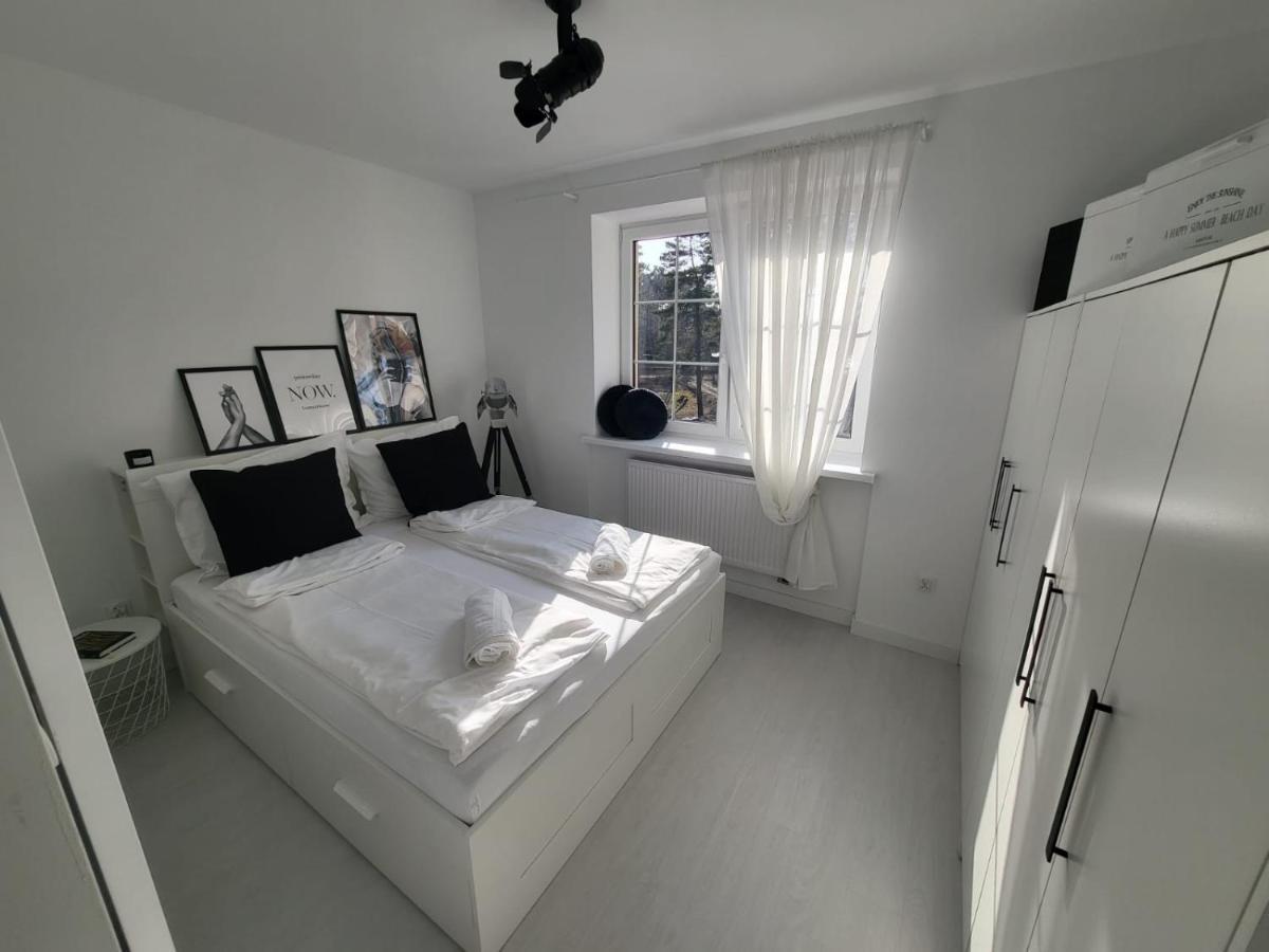 Przytulny Z Kominkiem Przy Jeziorze Apartment