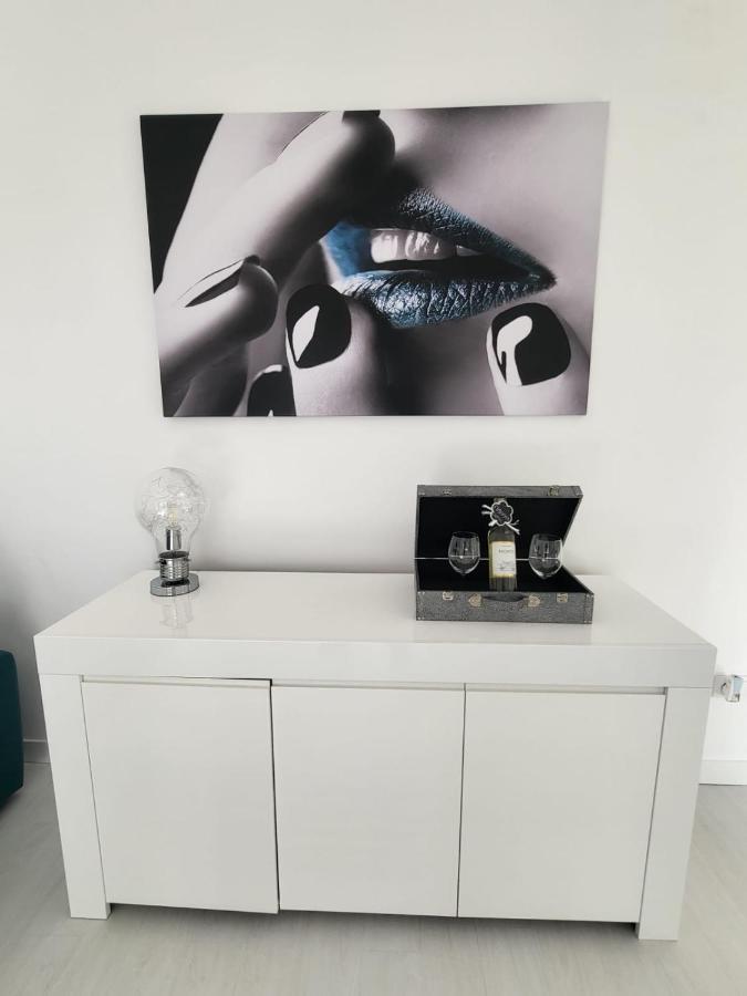 Przytulny Z Kominkiem Przy Jeziorze Apartment